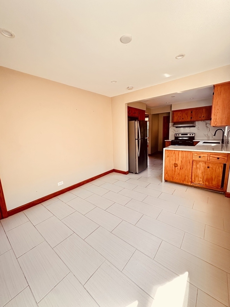 2823 W 71st Street - Photo 3