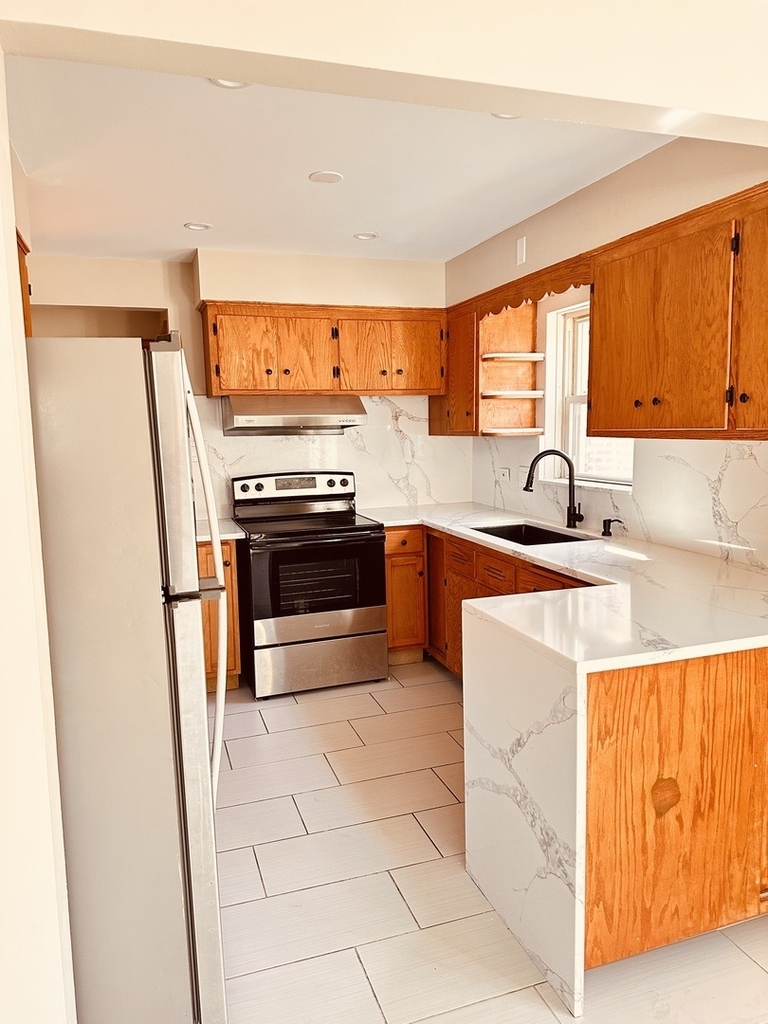 2823 W 71st Street - Photo 4