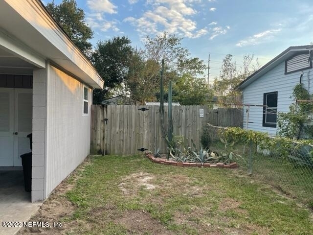 10412 Skycrest Drive N - Photo 3
