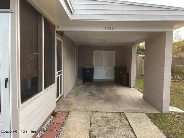 10412 Skycrest Drive N - Photo 2