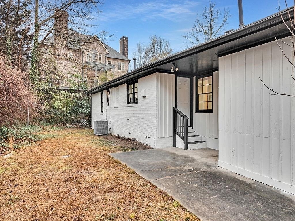1253 Dunwoody Lane Ne - Photo 3