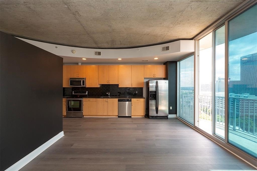 400 W Peachtree Street - Photo 3