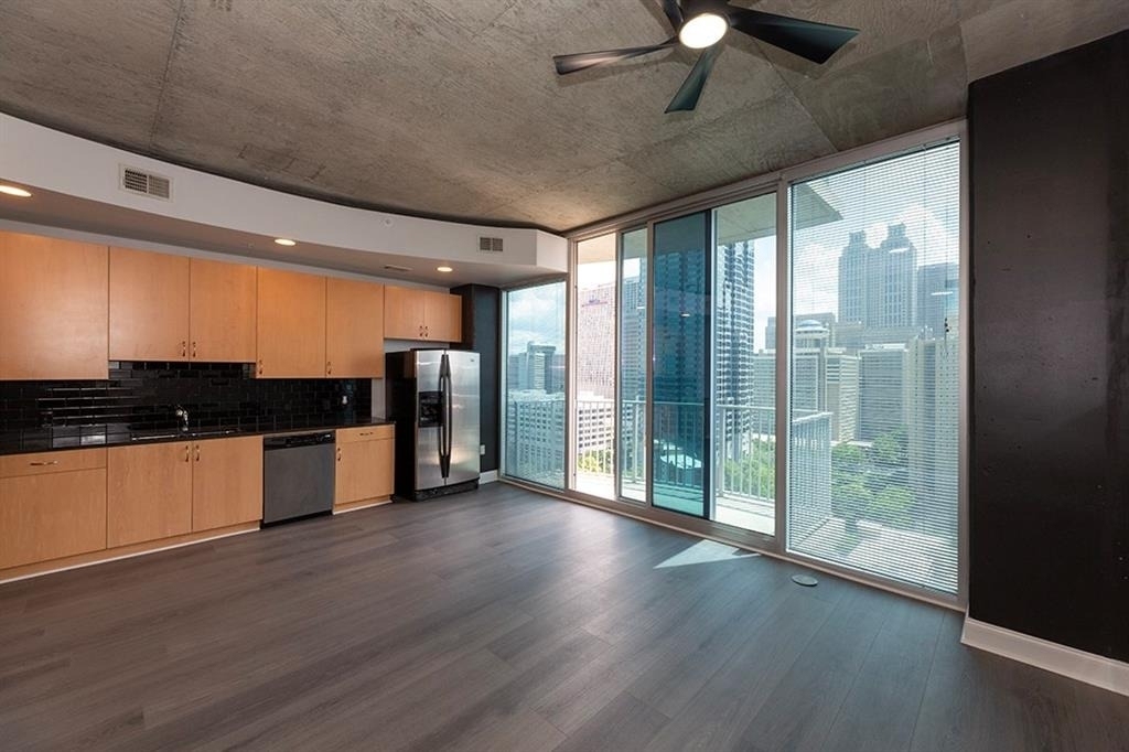 400 W Peachtree Street - Photo 2