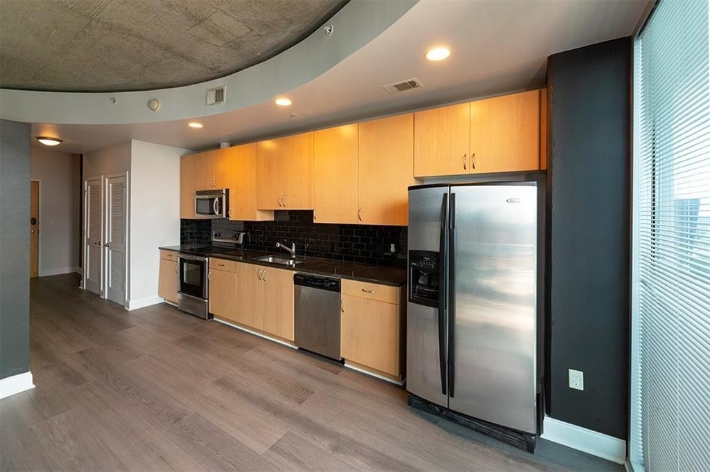 400 W Peachtree Street - Photo 1