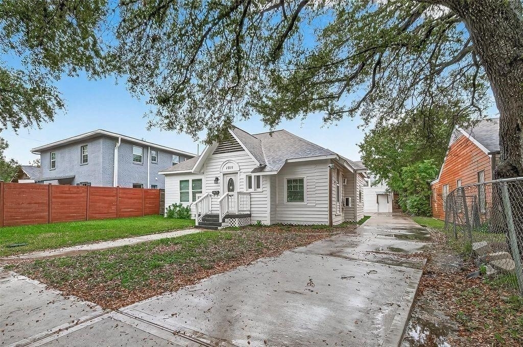 1511 Scharpe Street - Photo 2