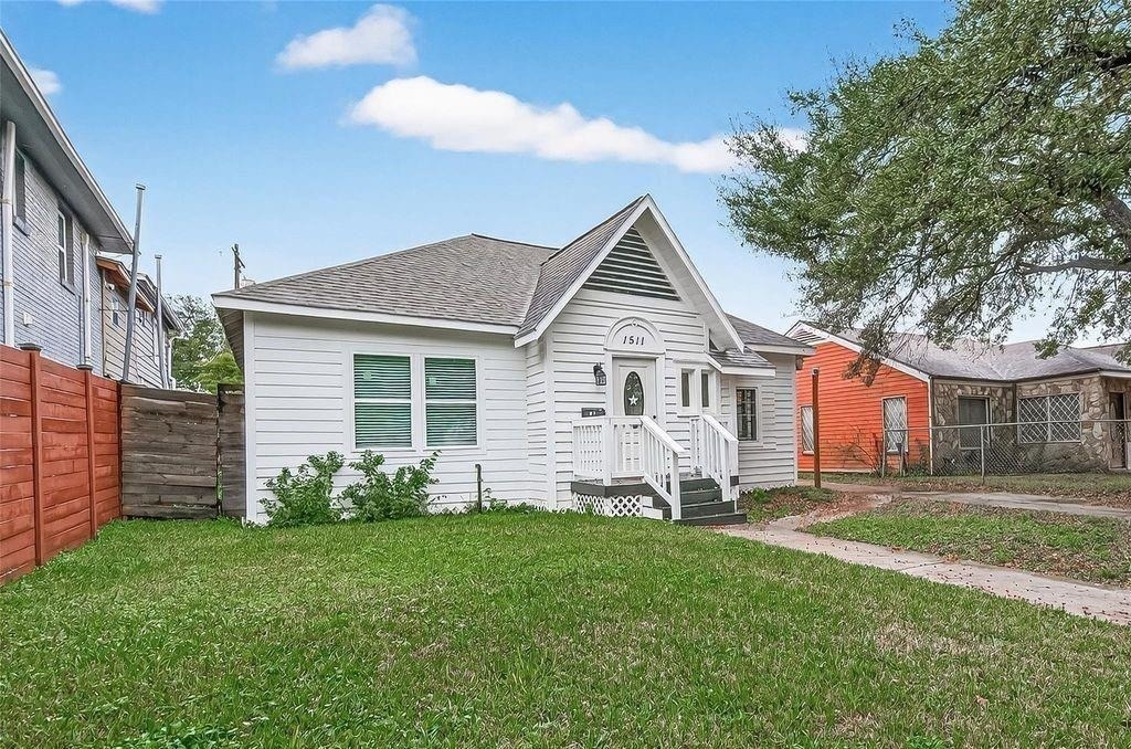 1511 Scharpe Street - Photo 1