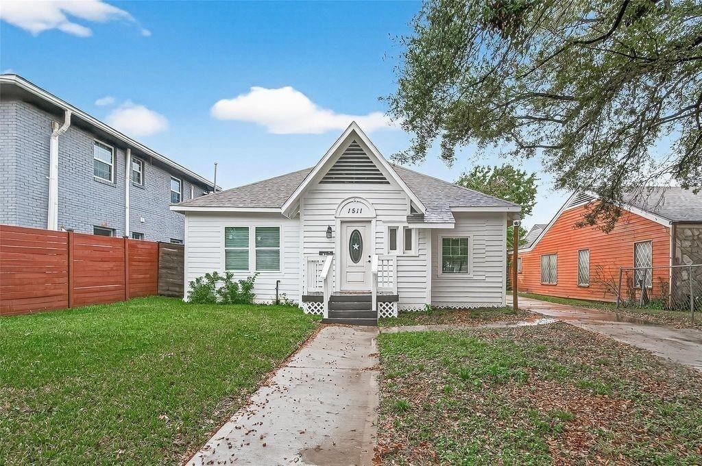 1511 Scharpe Street - Photo 0