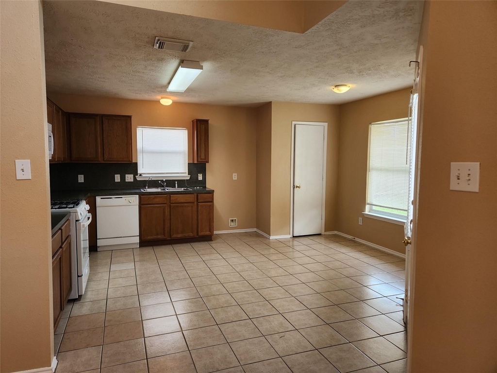 7346 Cypress Prairie Drive - Photo 2