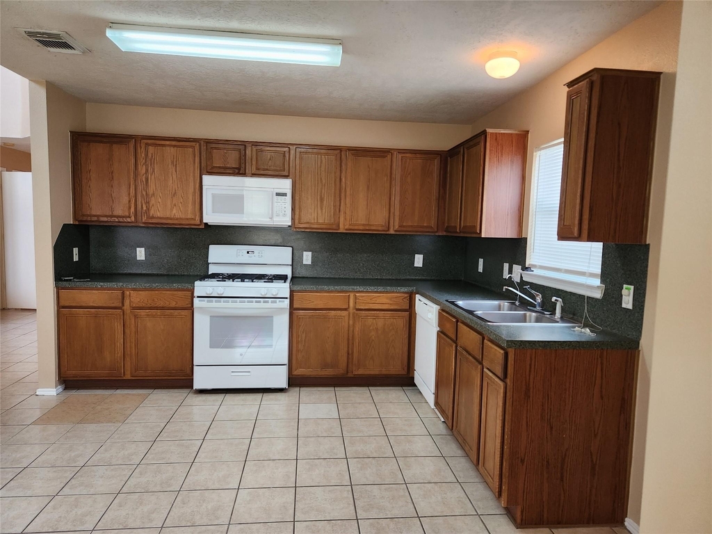 7346 Cypress Prairie Drive - Photo 3