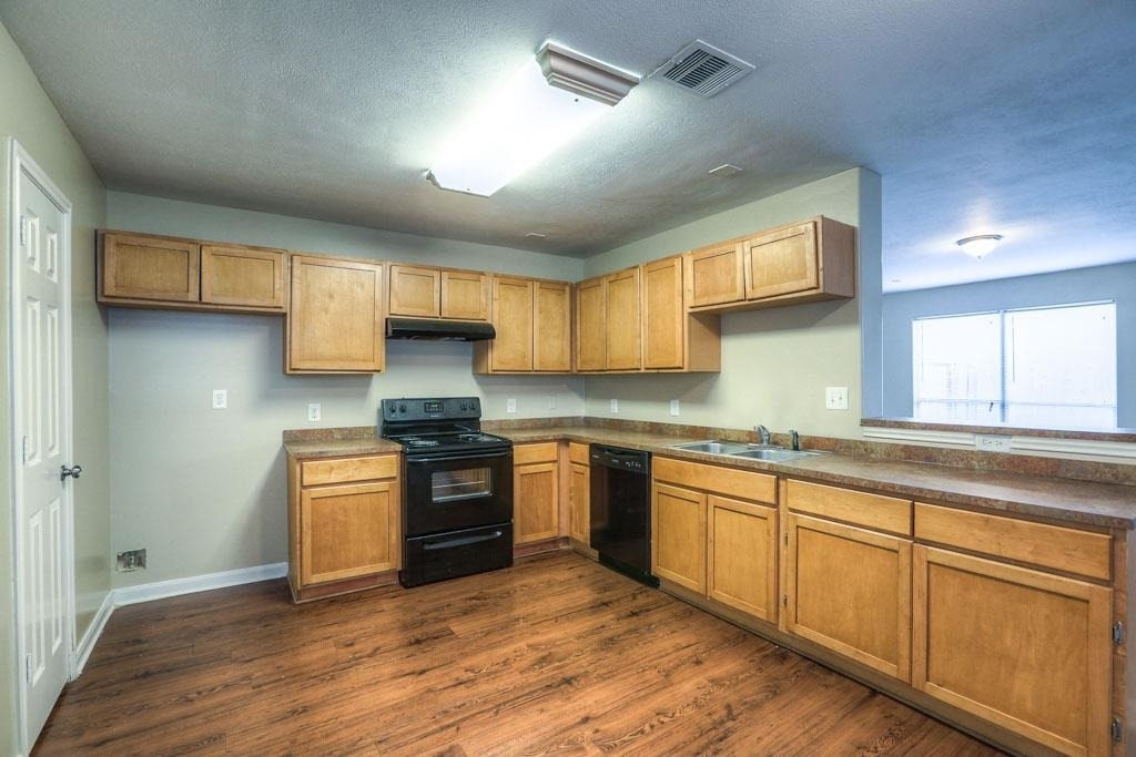 10610 Pine Landing Drive - Photo 3