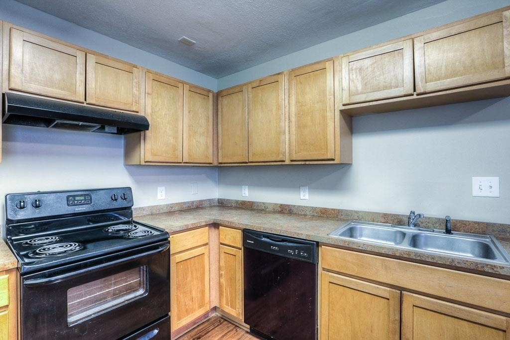10610 Pine Landing Drive - Photo 2