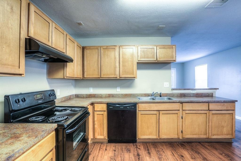 10610 Pine Landing Drive - Photo 4