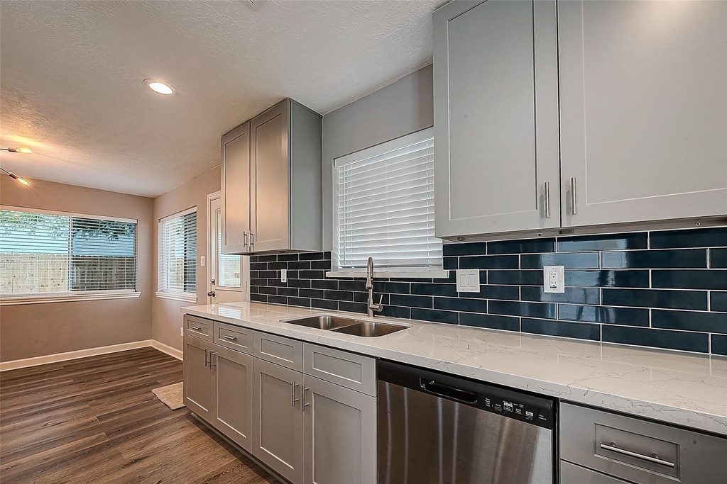 1623 Cherry Ridge Drive - Photo 5