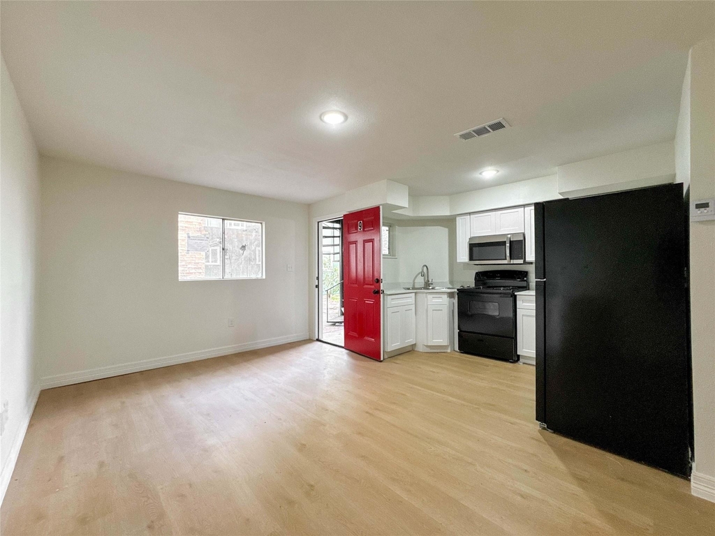 411 Avenue A - Photo 6