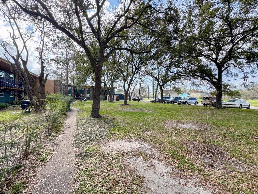 411 Avenue A - Photo 4