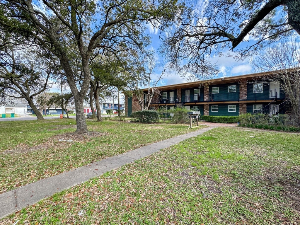 411 Avenue A - Photo 0