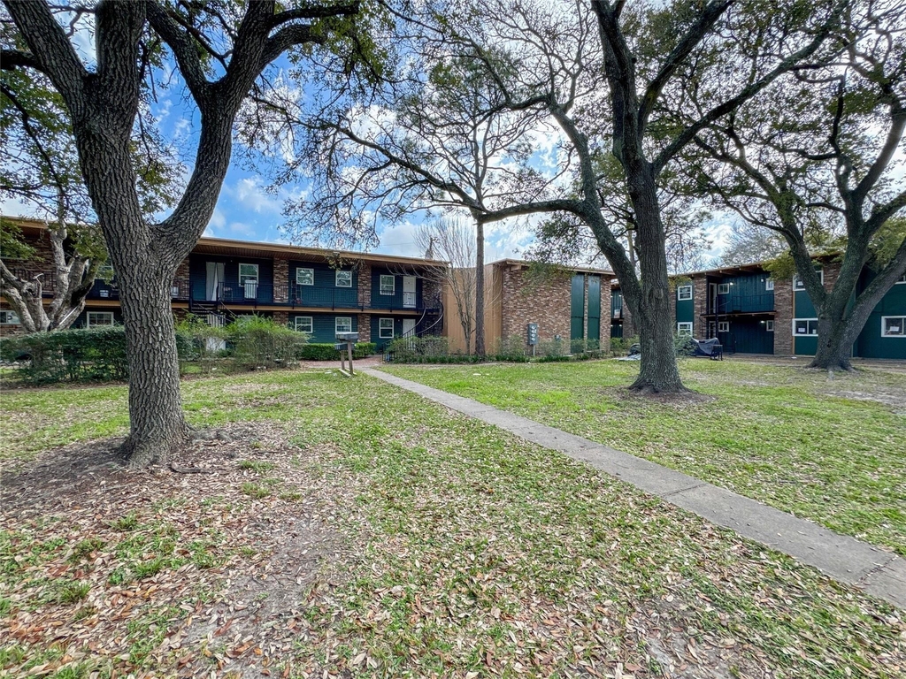 411 Avenue A - Photo 1