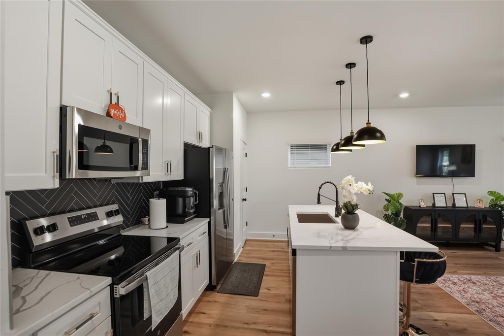8017 Cora Street - Photo 5