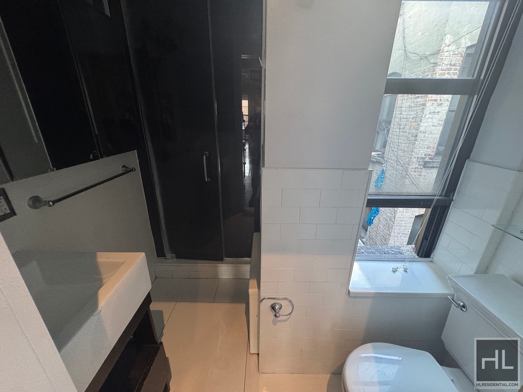 East 28 Street - Photo 7