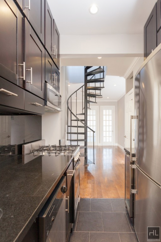 East 28 Street - Photo 10