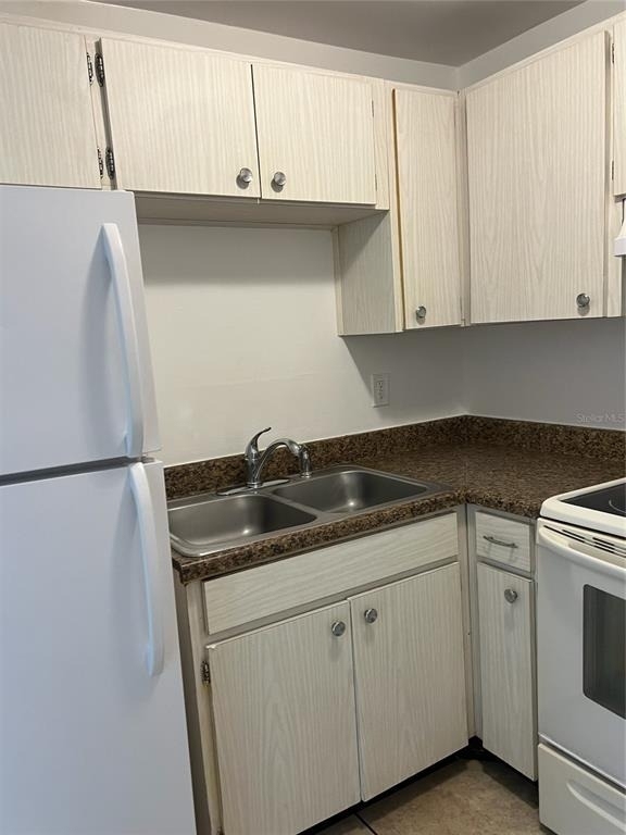 8701 4th Street N - Photo 10