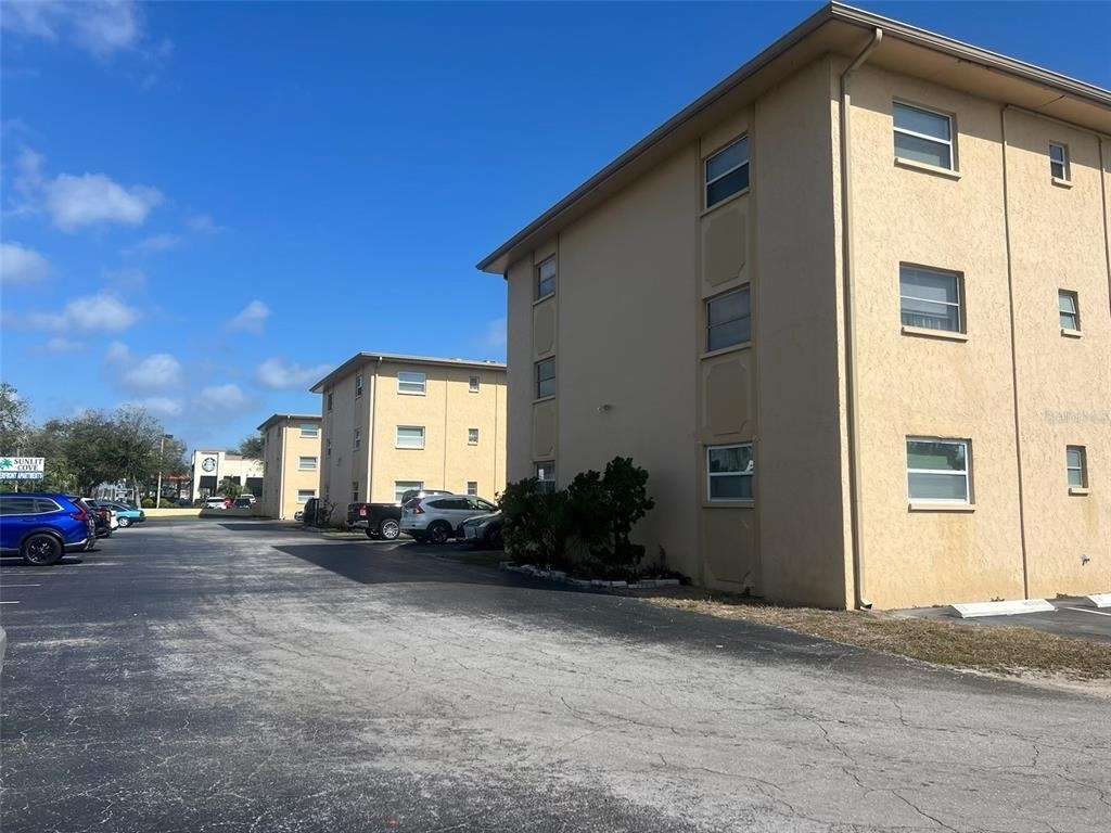 8701 4th Street N - Photo 4