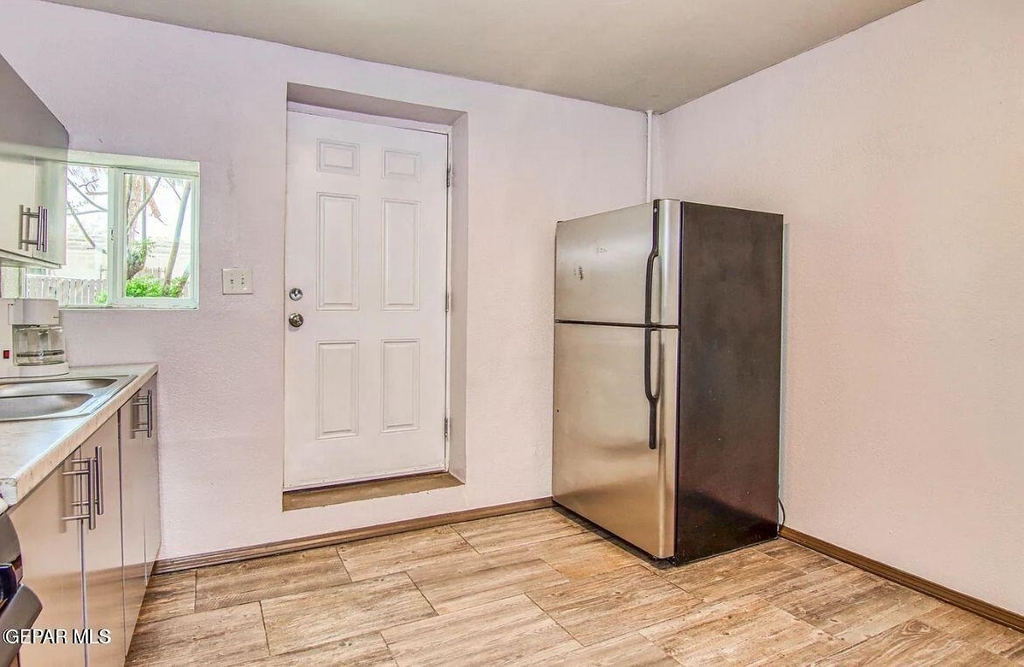 221 Hadlock Street - Photo 5