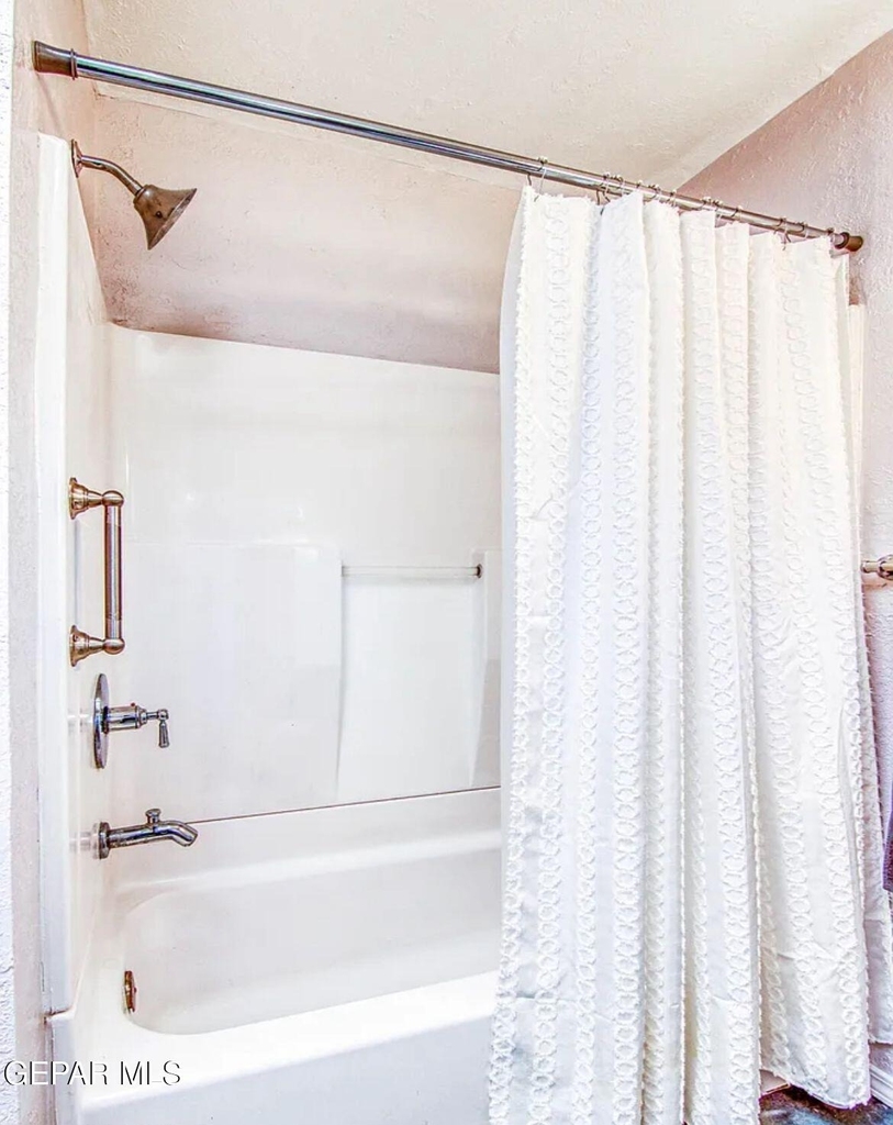 221 Hadlock Street - Photo 10