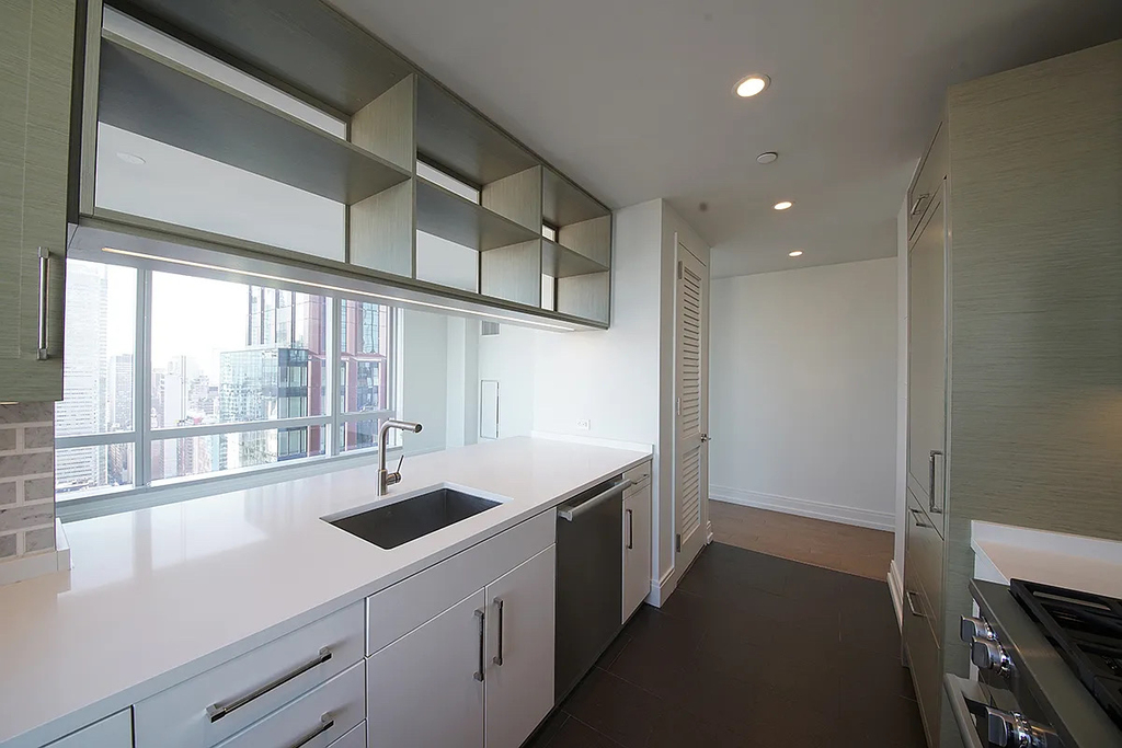  Tenth Avenue - Photo 11