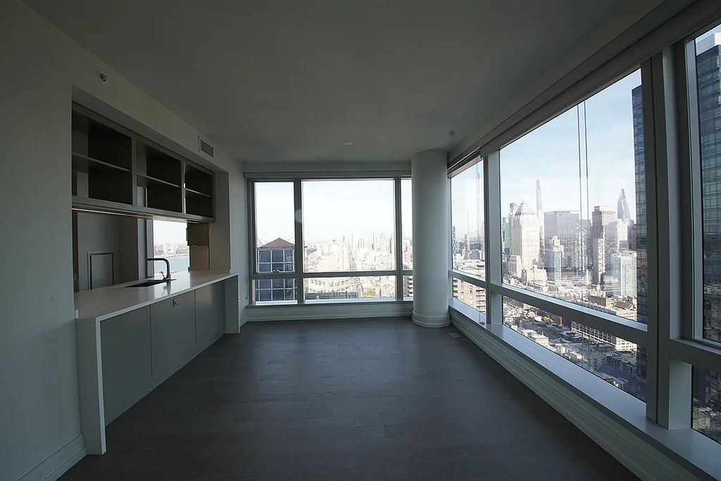  Tenth Avenue - Photo 9