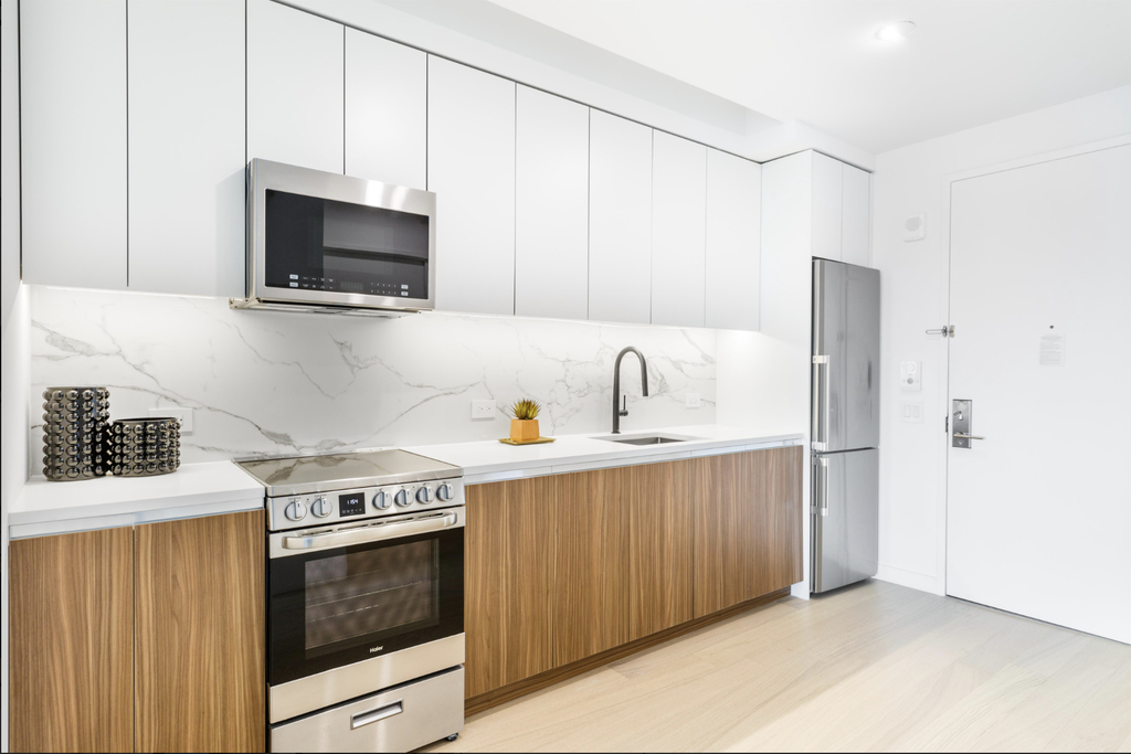 123 Linden Boulevard - Photo 1