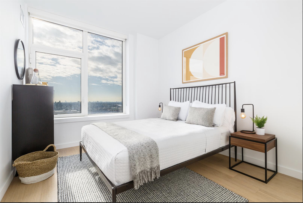 123 Linden Boulevard - Photo 2