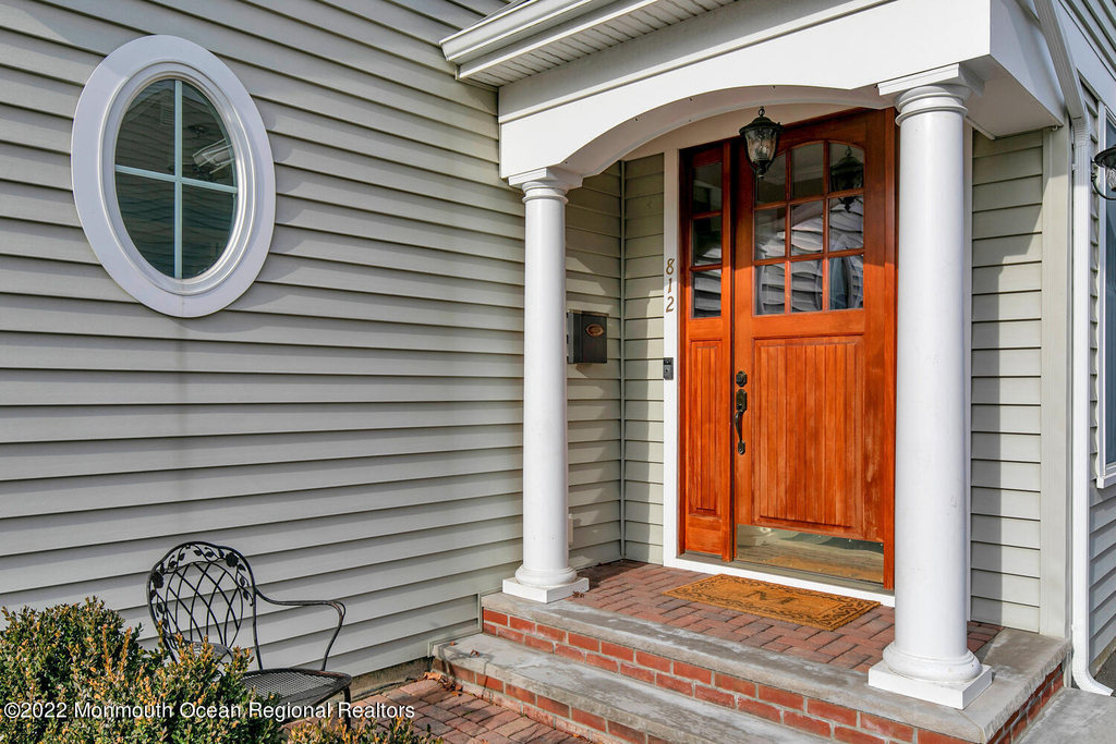 812 Claridge Drive - Photo 1