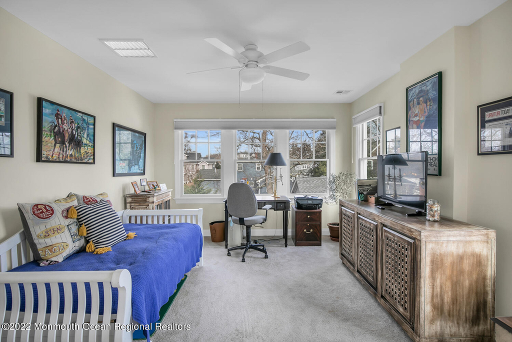 812 Claridge Drive - Photo 17