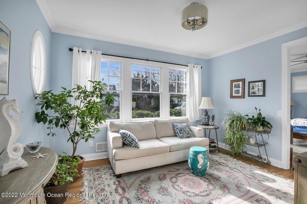 812 Claridge Drive - Photo 5