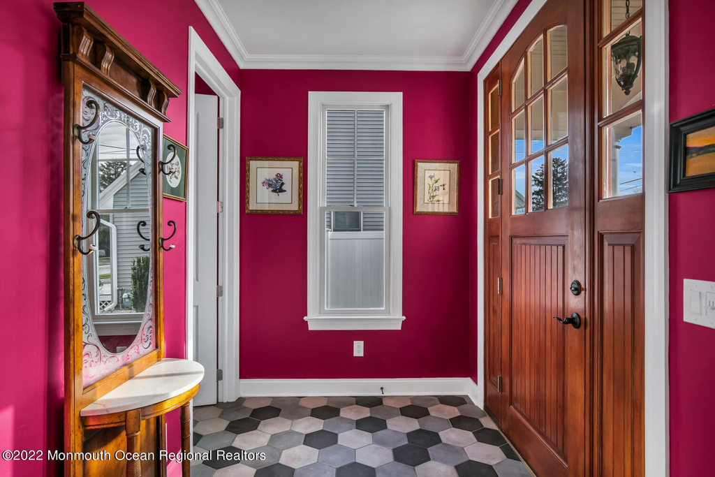812 Claridge Drive - Photo 2