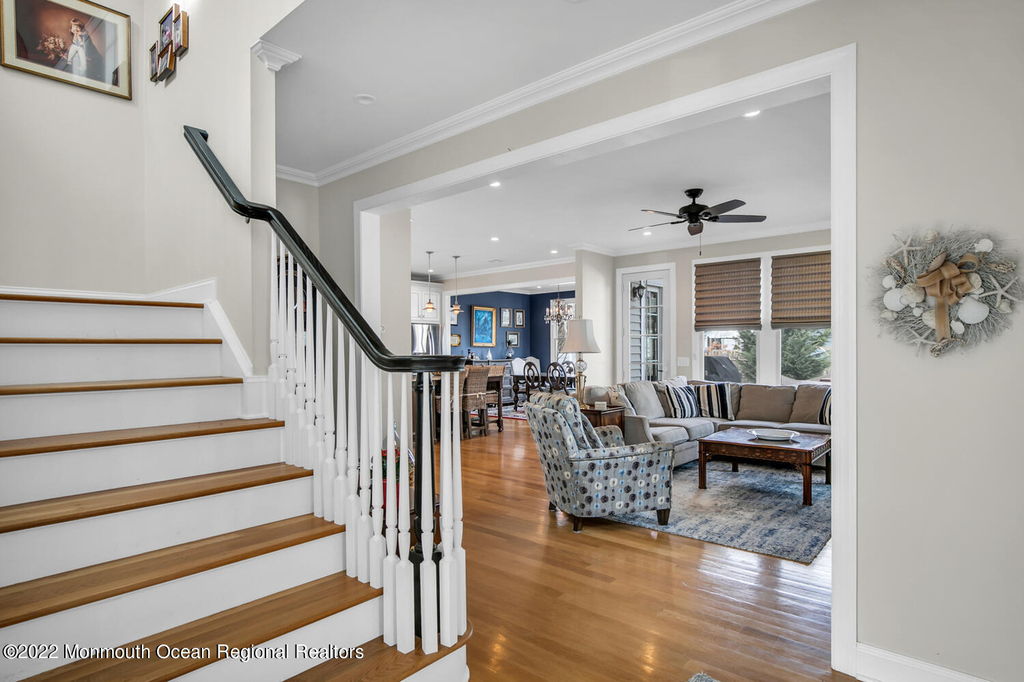 812 Claridge Drive - Photo 10