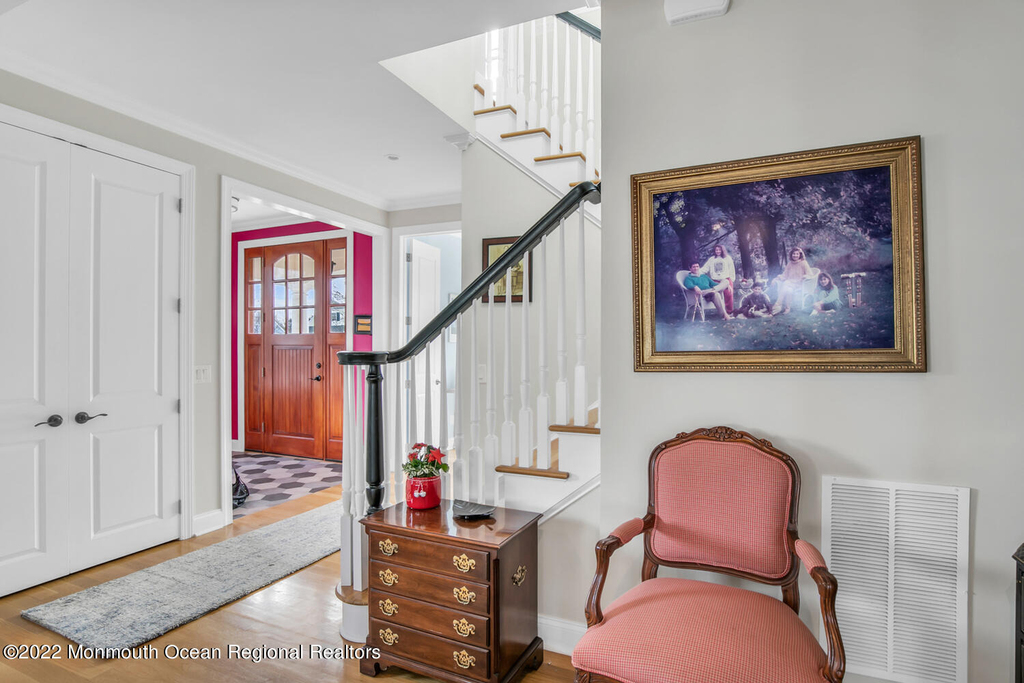812 Claridge Drive - Photo 3