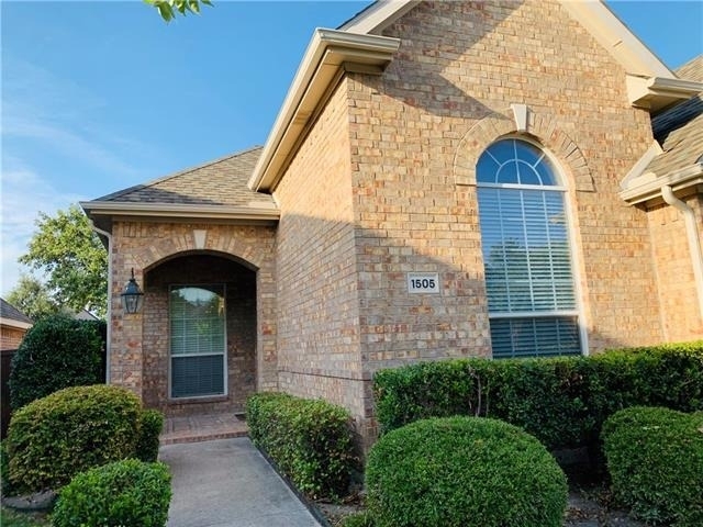 1505 Somerset Drive - Photo 3