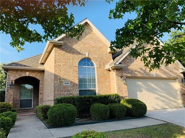 1505 Somerset Drive - Photo 2
