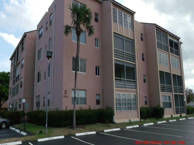 2841 Somerset Drive - Photo 0