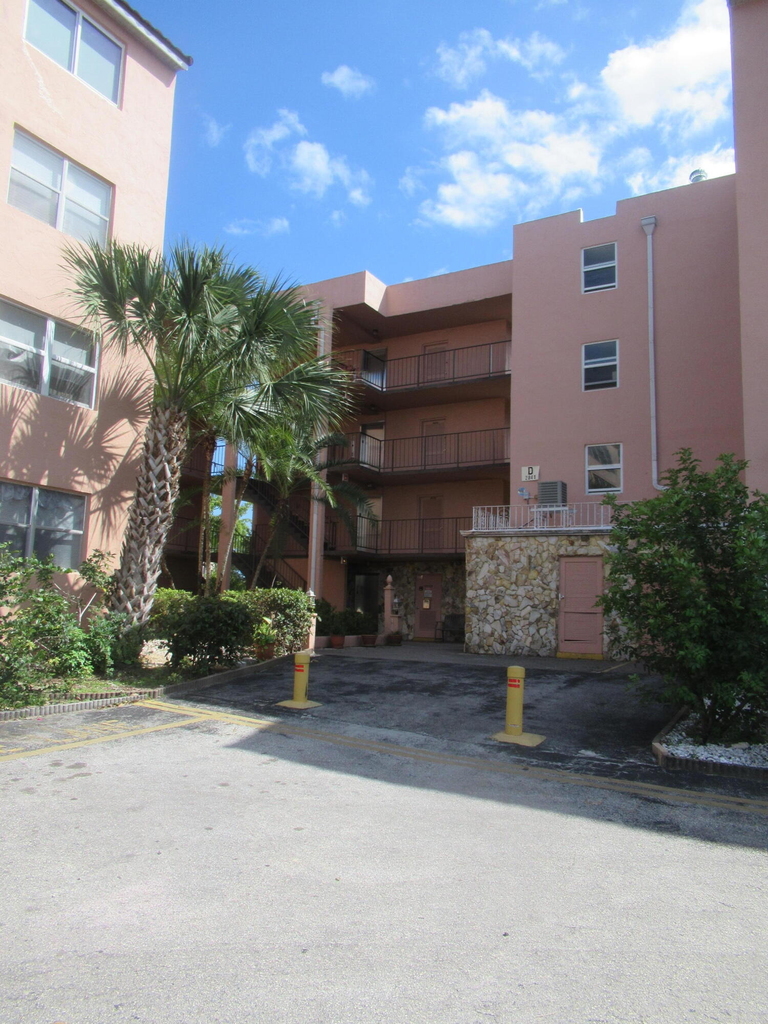 2841 Somerset Drive - Photo 1