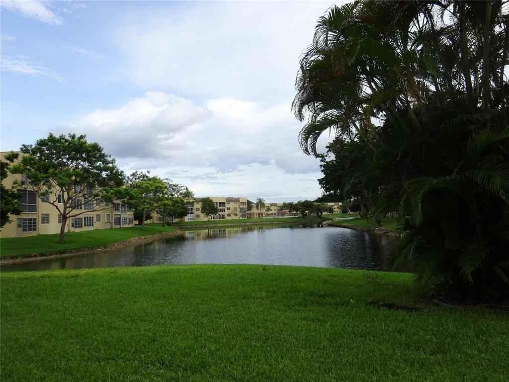 6050 Nw 64th Avenue - Photo 16