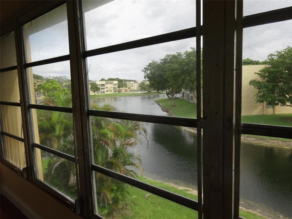 6050 Nw 64th Avenue - Photo 12