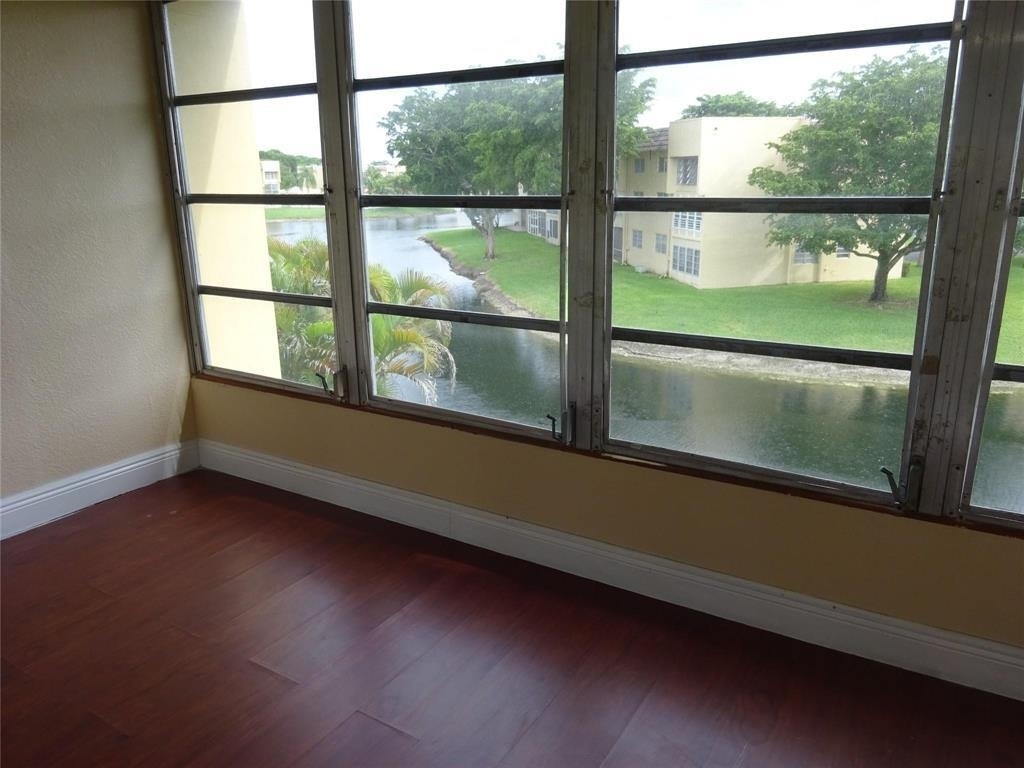 6050 Nw 64th Avenue - Photo 13