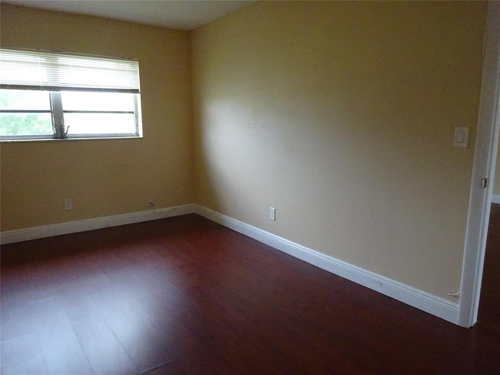 6050 Nw 64th Avenue - Photo 10