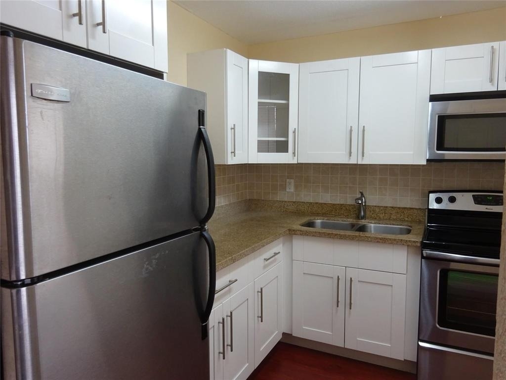 6050 Nw 64th Avenue - Photo 1
