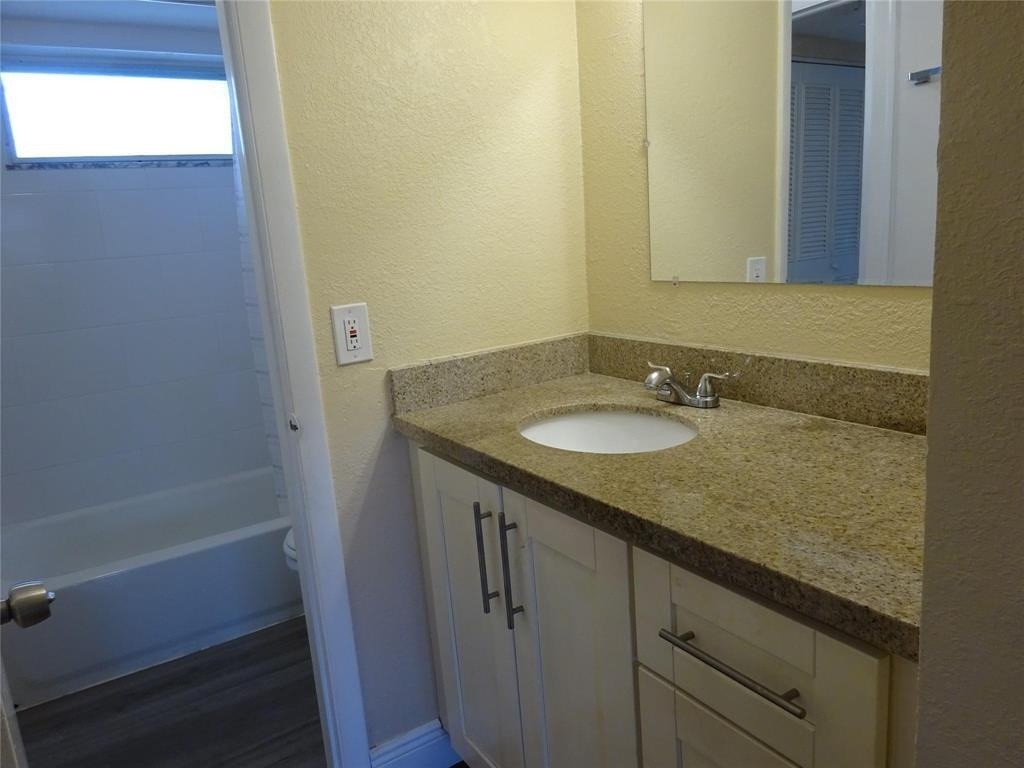 6050 Nw 64th Avenue - Photo 7