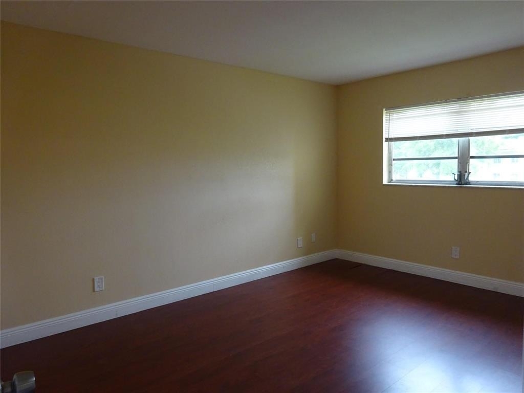6050 Nw 64th Avenue - Photo 11
