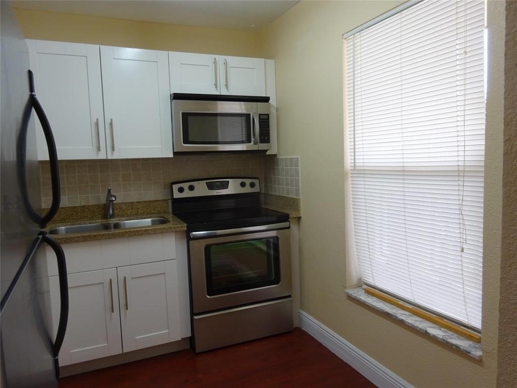 6050 Nw 64th Avenue - Photo 2